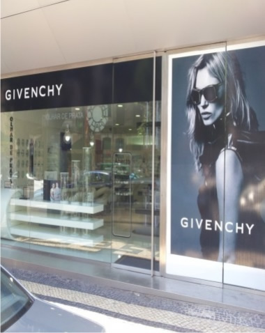 Decoração de montra Givenchy em Vinil impresso  mate